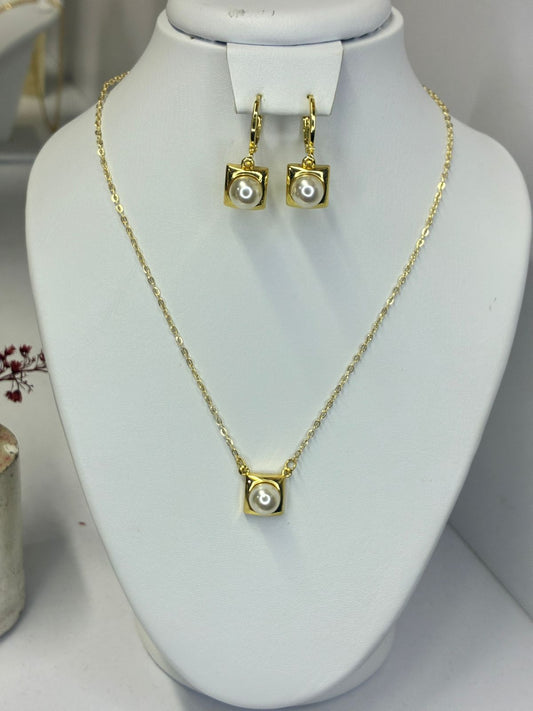 Set dorado con perla – collar y aretes en acero inoxidable